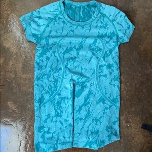 Lululemon workout top